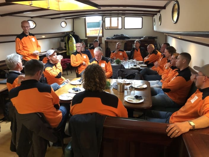 Tjalk Carpe Diem, Vergadereen teambuilding zeilen